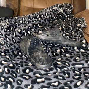 Mens Under Armor “slides” size 13